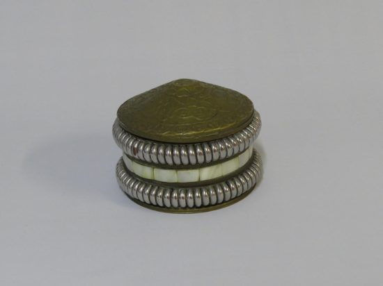 Lote: 20 - Lote: 20 - Lote de bronce y abanico