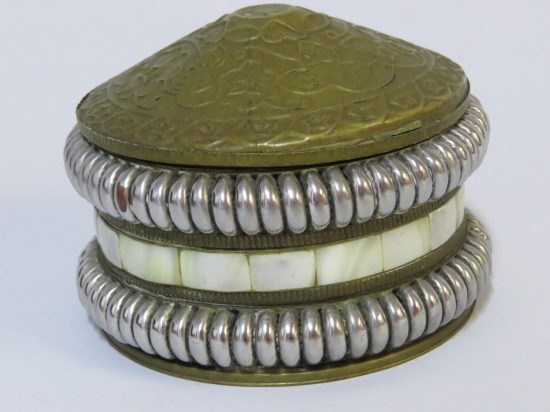 Lote: 20 - Lote: 20 - Lote de bronce y abanico