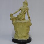 Lote: 105 - Lote: 105 - Estatuilla en yeso