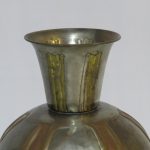Lote: 145 - Lote: 145 - Jarrón en metal