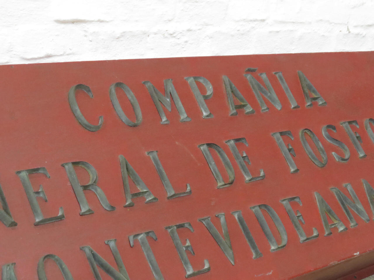 Lote: 67 - Lote: 67 - Cartel en chapa y lertas corporeas