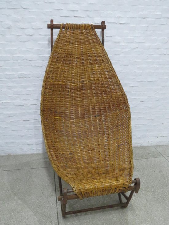 Lote: 46 - Lote: 46 - Sillón camastro de mimbre