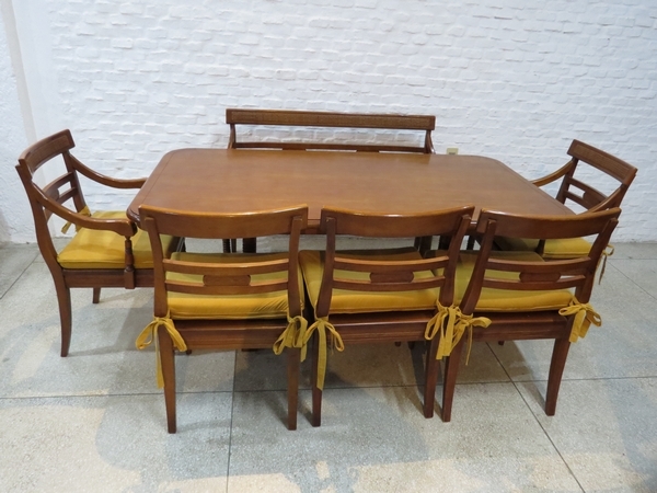 Lote: 124 - Lote: 124 - Juego de comedor