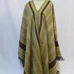 Lote: 214 - Lote: 214 - Poncho en alpaca