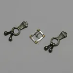 Lote: 4 - Lote: 4 - Piezas de metal y hebilla