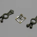 Lote: 4 - Lote: 4 - Piezas de metal y hebilla