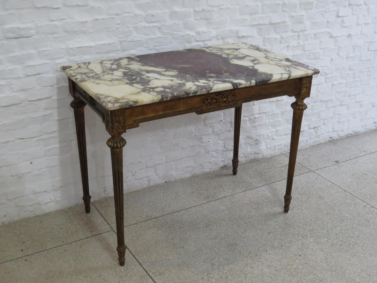 Lote: 39 - Lote: 39 - Mesa de sala Luis XVI