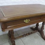 Lote: 48 - Lote: 48 - Mesa de escritorio Tudor