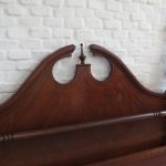 Lote: 59 - Lote: 59 - Cama y mesas de noche Inglesas
