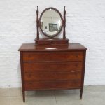 Lote: 60 - Lote: 60 - Comoda Inglesa