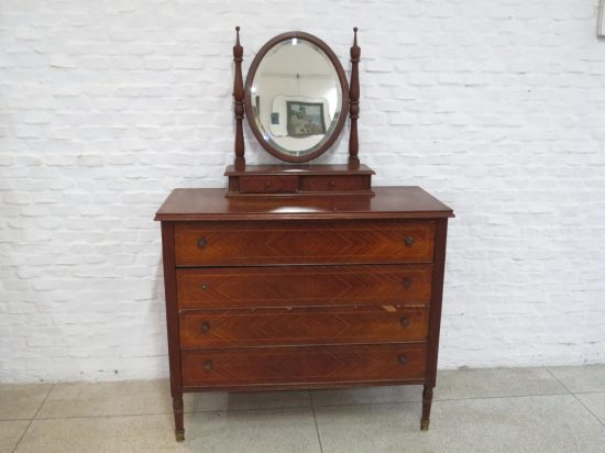 Lote: 60 - Lote: 60 - Comoda Inglesa