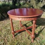 Lote: 87 - Lote: 87 - Mesa de sala Tudor en cedro