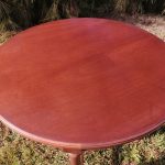 Lote: 87 - Lote: 87 - Mesa de sala Tudor en cedro