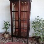 Lote: 103 - Lote: 103 - Vitrina en roble