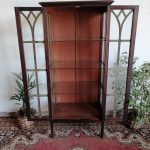 Lote: 103 - Lote: 103 - Vitrina en roble