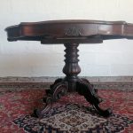 Lote: 101 - Lote: 101 - Mesa de sala Victoriana