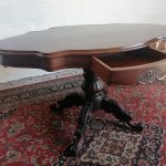 Lote: 101 - Lote: 101 - Mesa de sala Victoriana