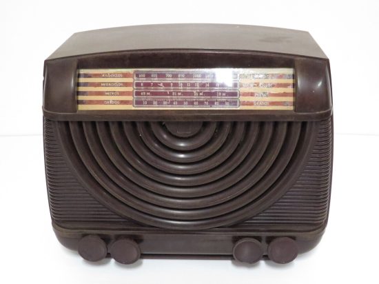 Lote: 106 - Lote: 106 - Radio antigua a lámpara