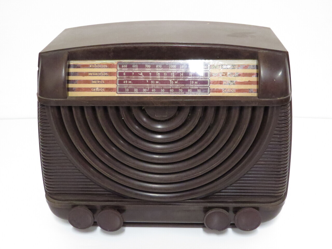 Lote: 106 - Lote: 106 - Radio antigua a lámpara