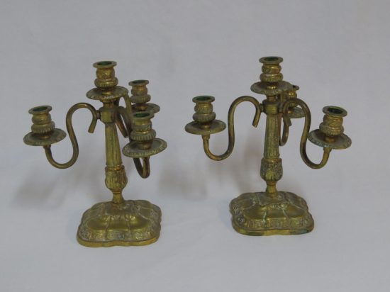 Lote: 22 - Lote: 22 - Par de candelabron en bronce