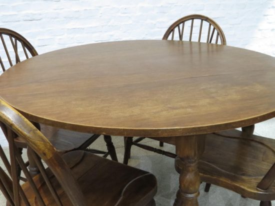 Lote: 70 - Lote: 70 - Mesa de comedor circular