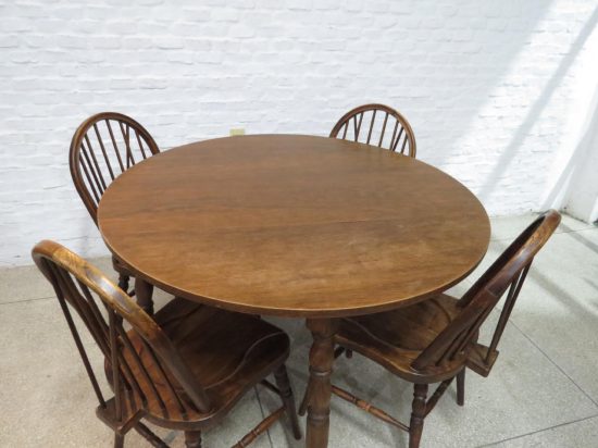 Lote: 70 - Lote: 70 - Mesa de comedor circular
