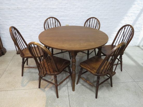 Lote: 70 - Lote: 70 - Mesa de comedor circular