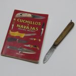 Lote: 125 - Lote: 125 - Libro y navaja