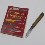 Lote: 125 - Lote: 125 - Libro y navaja