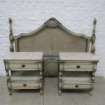 Lote: 128 - Lote: 128 - Cama y mesas de noche Luis XVI