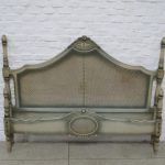 Lote: 128 - Lote: 128 - Cama y mesas de noche Luis XVI