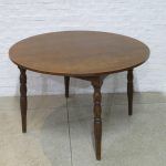Lote: 154 - Lote: 154 - Mesa de comedor circular