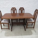 Lote: 137 - Lote: 137 - Juego de comedor