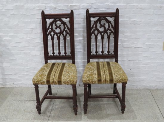 Lote: 71 - Lote: 71 - Par de sillas estilo gótico