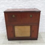 Lote: 62 - Lote: 62 - Mueble tocadisco