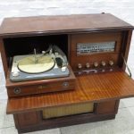 Lote: 62 - Lote: 62 - Mueble tocadisco