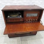 Lote: 62 - Lote: 62 - Mueble tocadisco