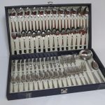 Lote: 107 - Lote: 107 - Juego de cubiertos
