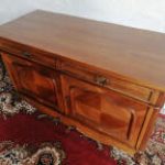 Lote: 146 - Lote: 146 - Mueble aparador Ingles