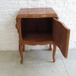 Lote: 91 - Lote: 91 - Cama y mesa de noche francesa
