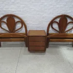 Lote: 90 - Lote: 90 - Camas y mesa de luz