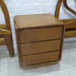 Lote: 90 - Lote: 90 - Camas y mesa de luz
