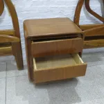 Lote: 90 - Lote: 90 - Camas y mesa de luz