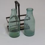 Lote: 15 - Lote: 15 - Soporte con botellas de leche