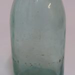 Lote: 15 - Lote: 15 - Soporte con botellas de leche