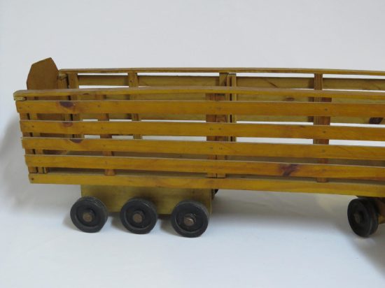 Lote: 22 - Lote: 22 - Camión de madera
