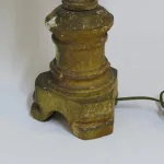 Lote: 20 - Lote: 20 - Lampara de mesa de madera