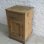 Lote: 49 - Lote: 49 - Mesa de luz