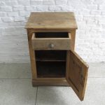 Lote: 49 - Lote: 49 - Mesa de luz