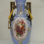Lote: 46 - Lote: 46 - Jarrón Isabelino de porcelana